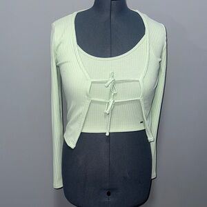 **LIKE NEW** HOLLISTER CROP TOP AND SWEATER SET